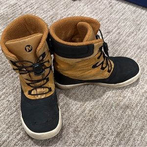 Boy north face snow boots in good shape- no excessive wear or holes